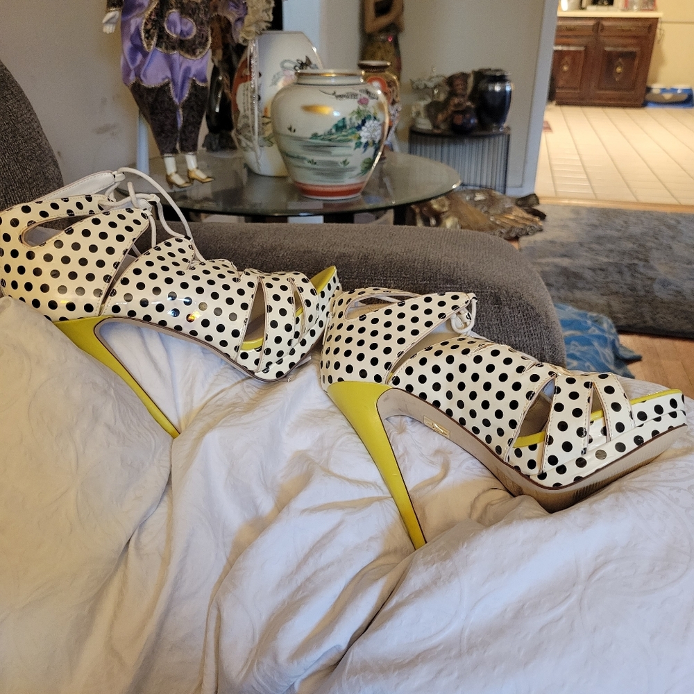 Shoes - Picture 4 of 6